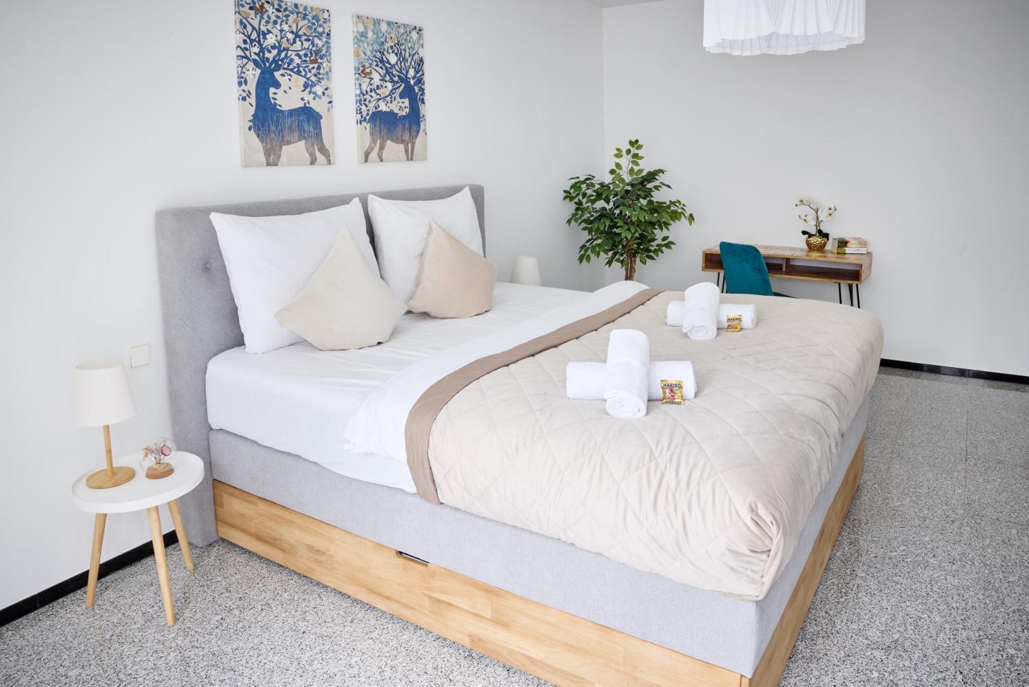 Idee Living: Penthouse Apartment Mit Parkplatz Weinheim Exterior photo