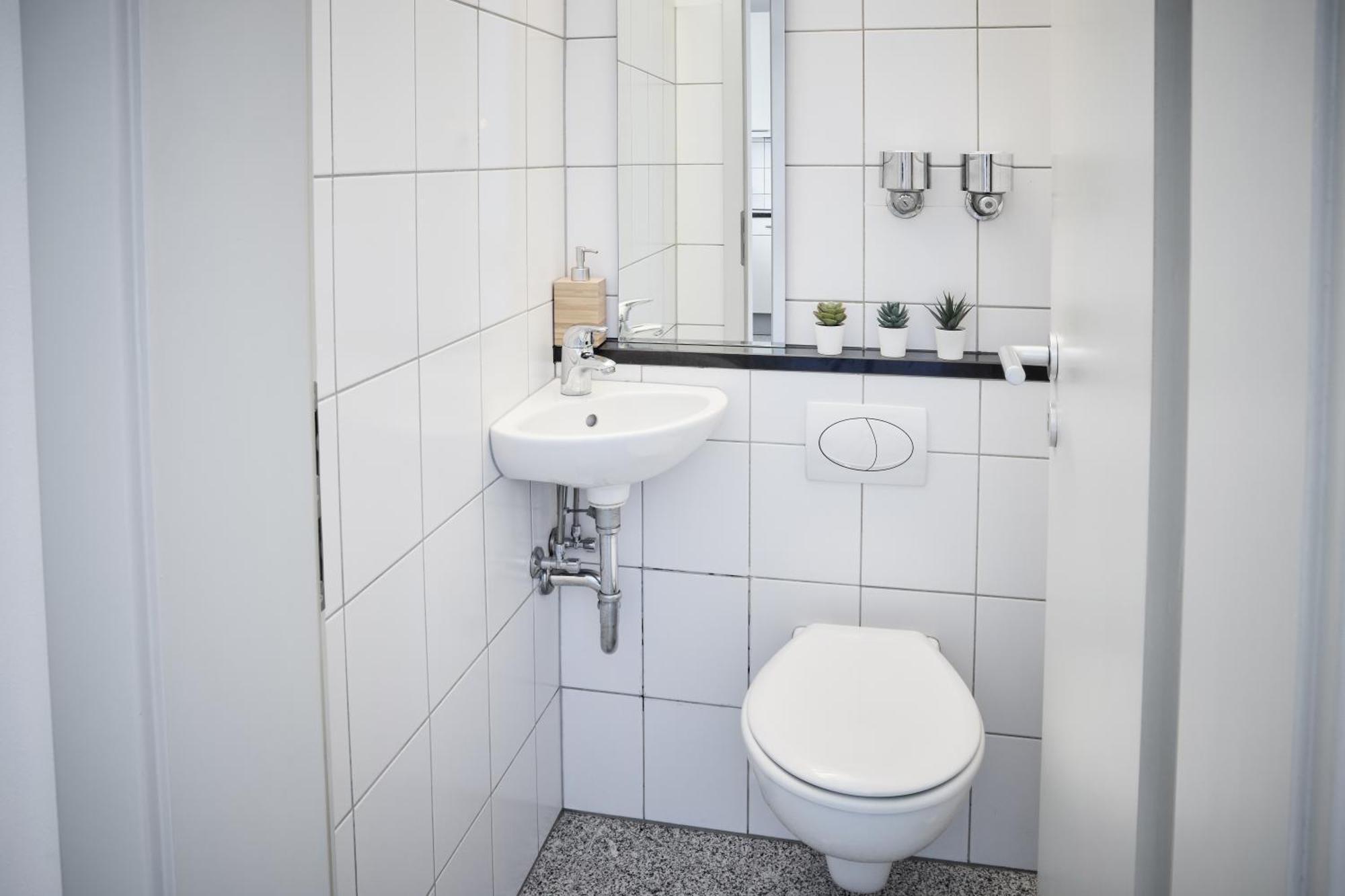 Idee Living: Penthouse Apartment Mit Parkplatz Weinheim Exterior photo
